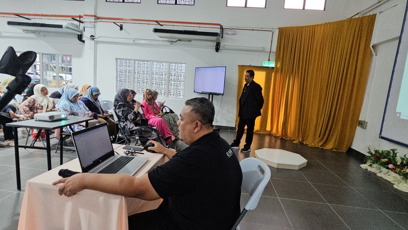 Hall session at laptops