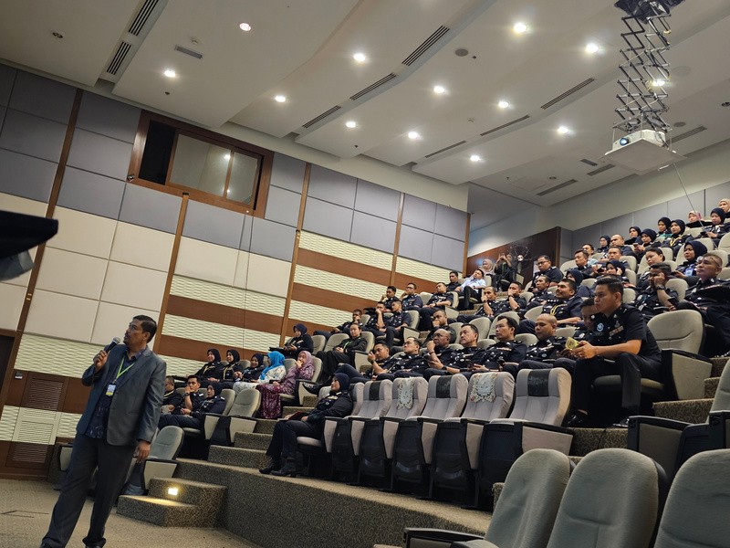 Auditorium session with officers